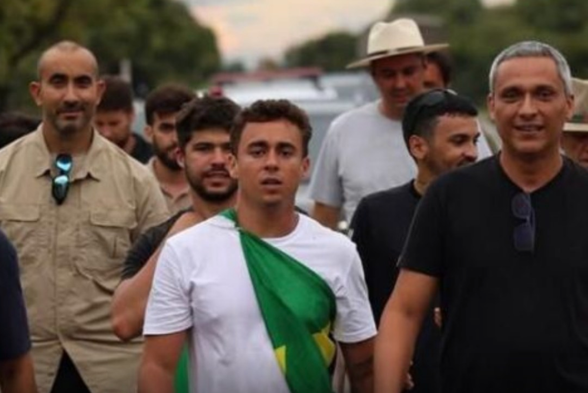 Nikolas Ferreira inicia caminhada de 240 km até Brasília em ato político