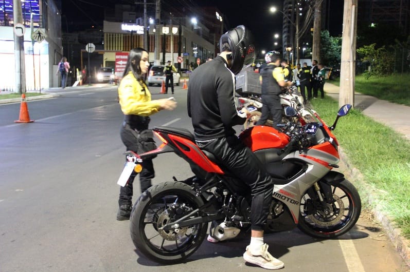 Operação Sossego flagra 28 motos com escapamento alterado em Águas Claras no DF
