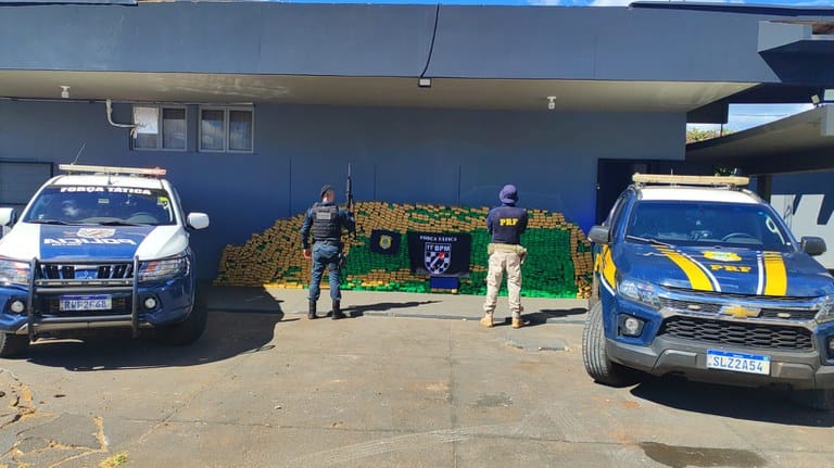 PRF e PM apreendem 2 toneladas de maconha em Guia Lopes da Laguna (MS)