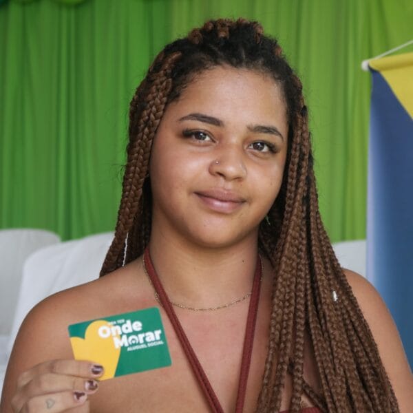 Cartões do Aluguel Social são entregues a famílias de Divinópolis-GO