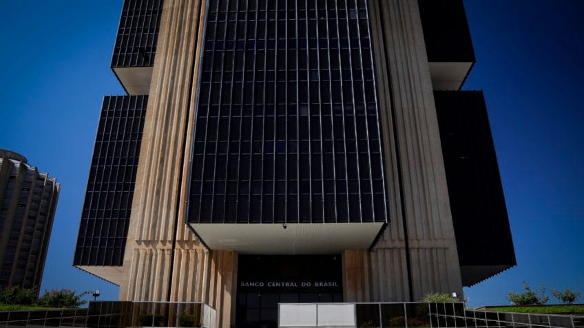 BC pede ao MPF congelamento de R$ 11,5 bilhões ligados a fundos usados pelo Banco Master