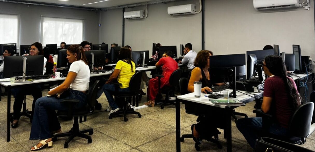 Mais 533 professores aprovados em concurso tomam posse em GO