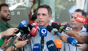 Médico de Bolsonaro confirma traumatismo craniano leve