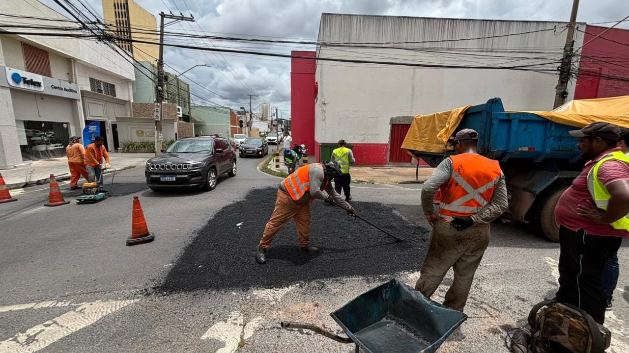 Operação tapa-buraco atende demandas em 5 regiões de Cuiabá-MT