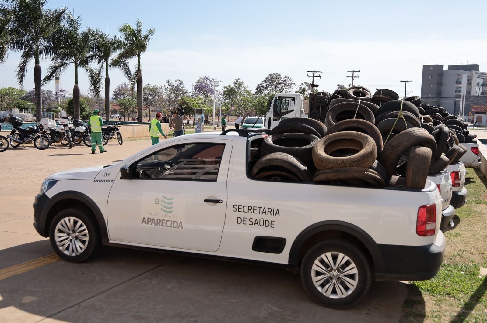 Aparecida intensifica combate permanente ao Aedes aegypti e já recolheu 17.600 pneus em ações contra a dengue