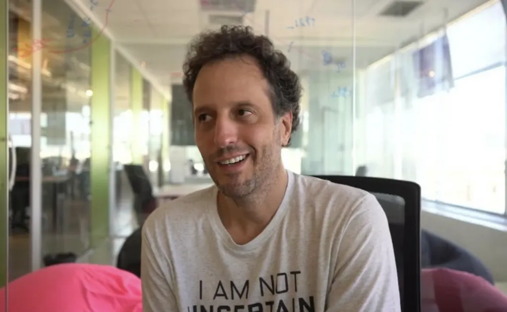 MP do Rio pede inclusão de ex-CEO da Hurb na lista vermelha da Interpol e bloqueio de passaporte