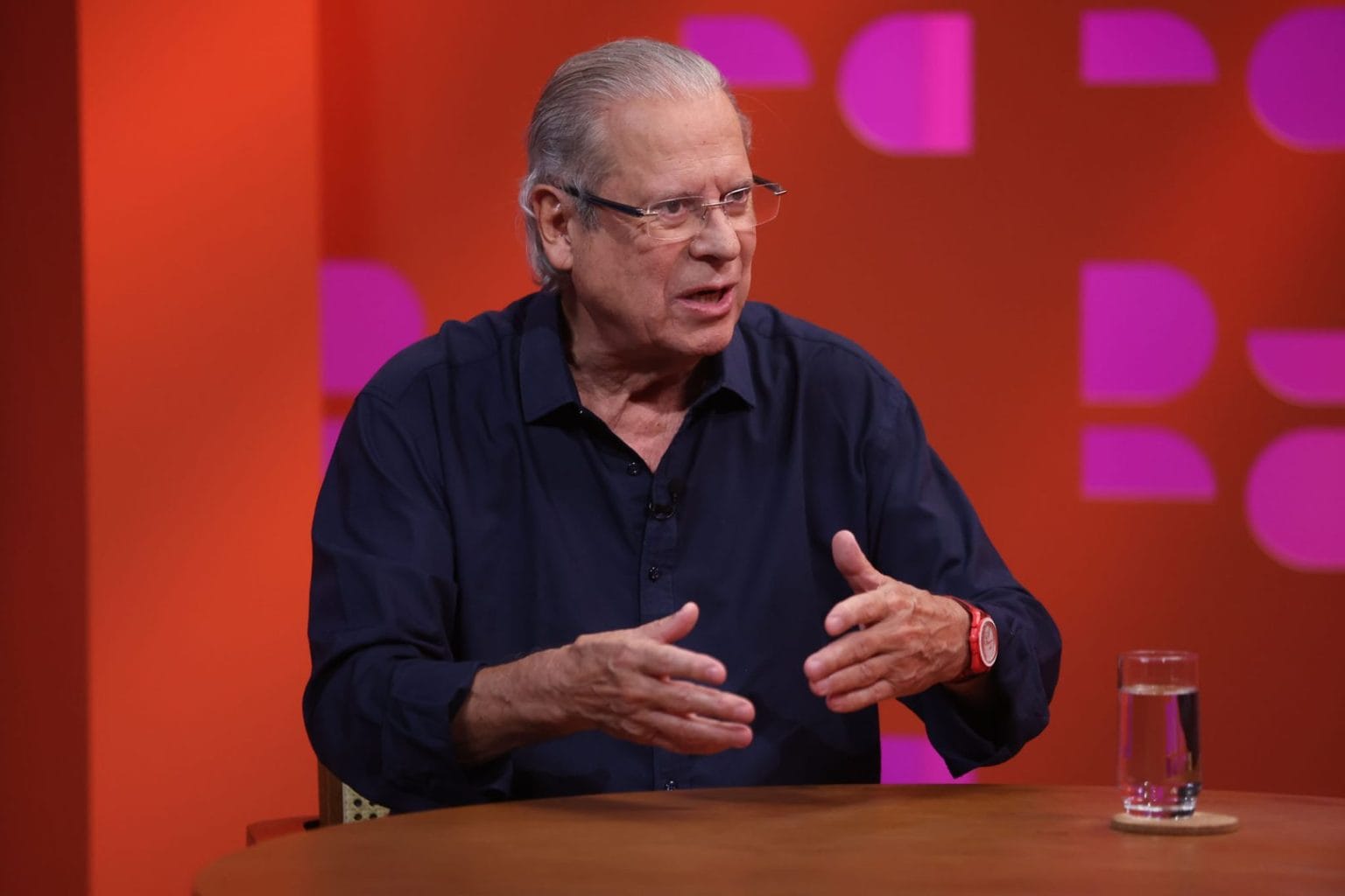 Figurões da política brasileira articulam retorno ao cenário eleitoral a menos de um ano das eleições de 2026