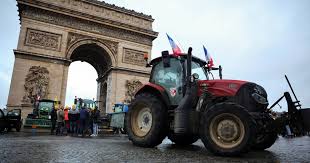 Agricultores bloqueiam ruas de Paris em protesto contra o acordo UE-Mercosul um dia antes da votação do tratado