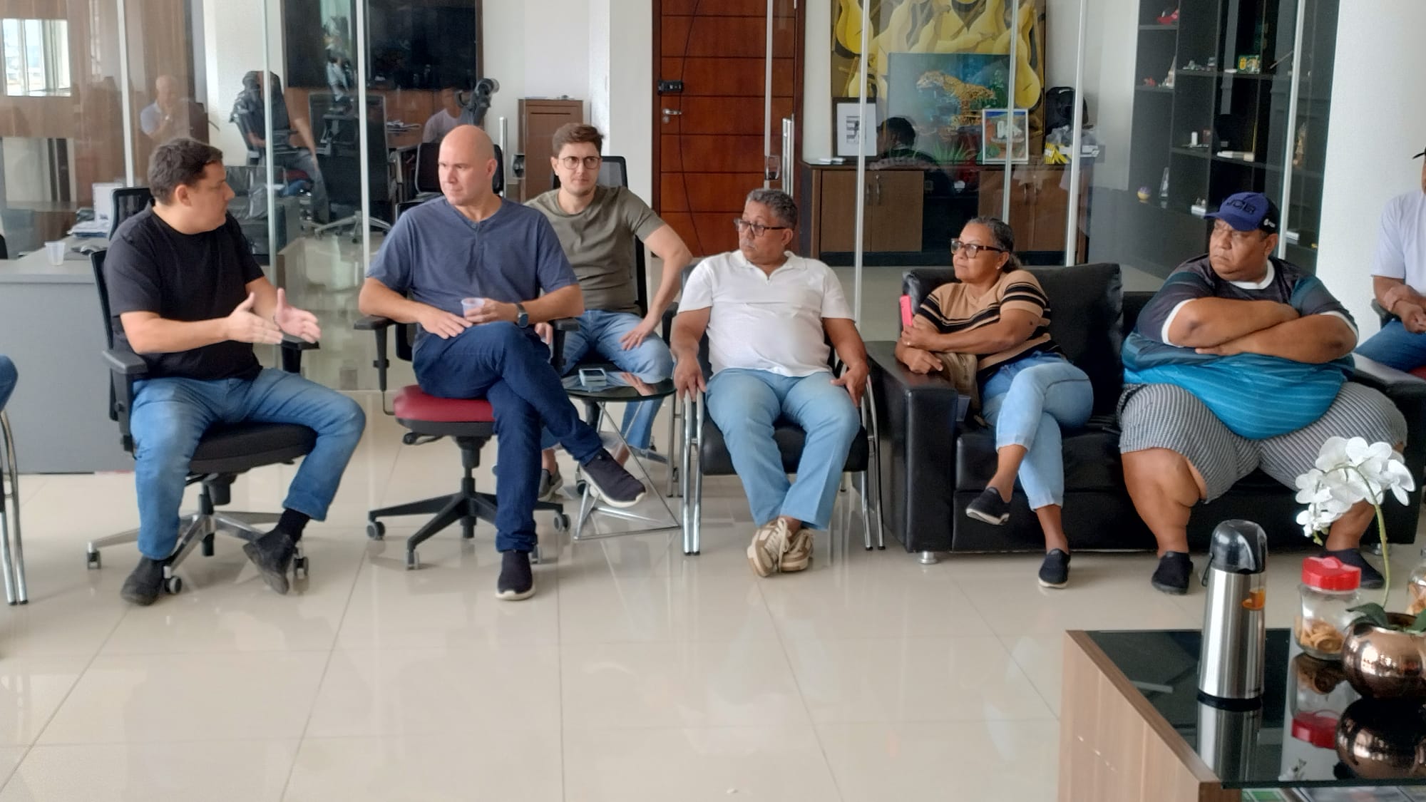 Prefeito de Cuiabá-MT reúne comerciantes de peixe e vereadores para discutir regularização do setor