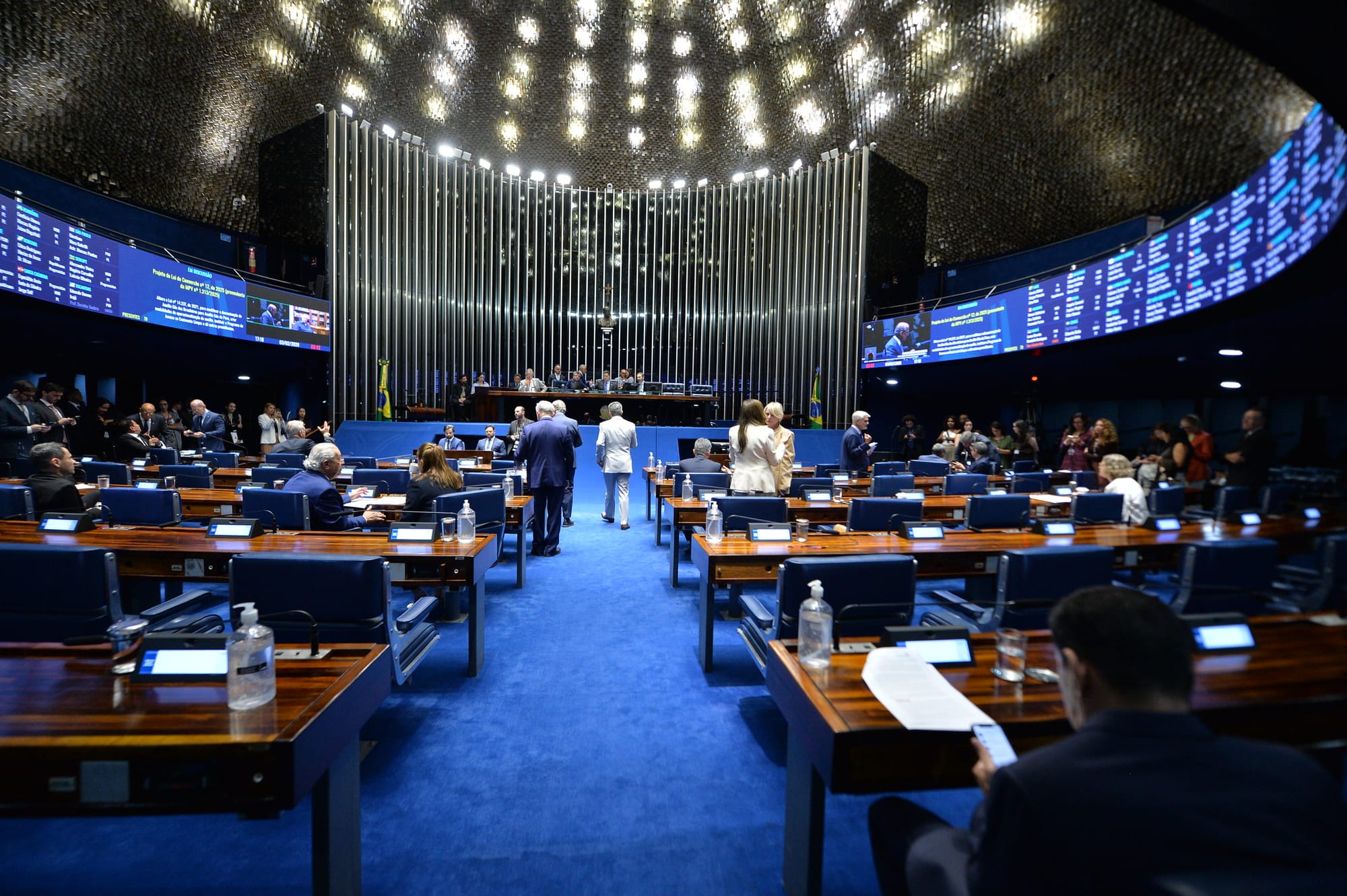 Redução de alíquotas tributárias para indústria química segue para sanção