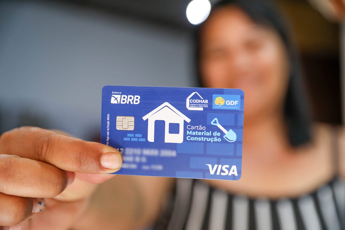 Cartão Material de Construção já foi entregue a 249 famílias no Recanto das Emas e em Santa Luzia, na Estrutural