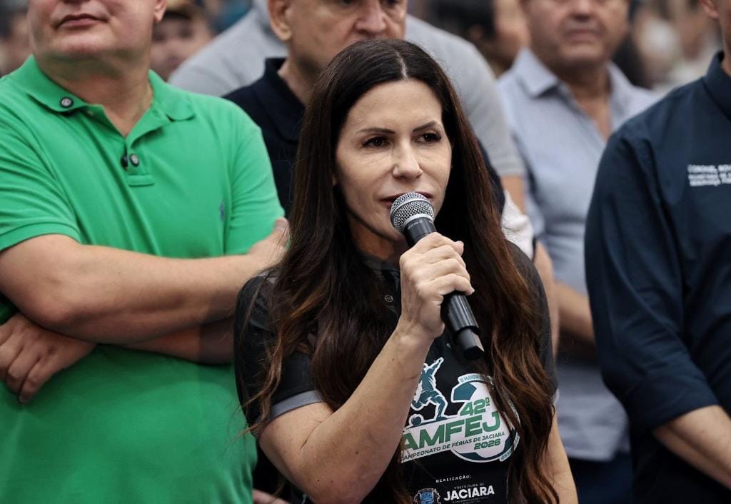 “Asfaltamos a cidade inteira, construímos escolas; parceria com Governo está fazendo a diferença para população”, afirma prefeita