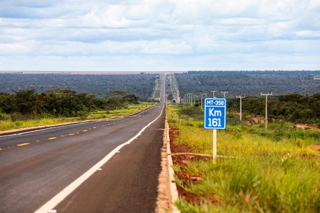 Governo entrega 54 km de asfalto novo da MT-358 em Tangará da Serra e encerra espera de 46 anos da população