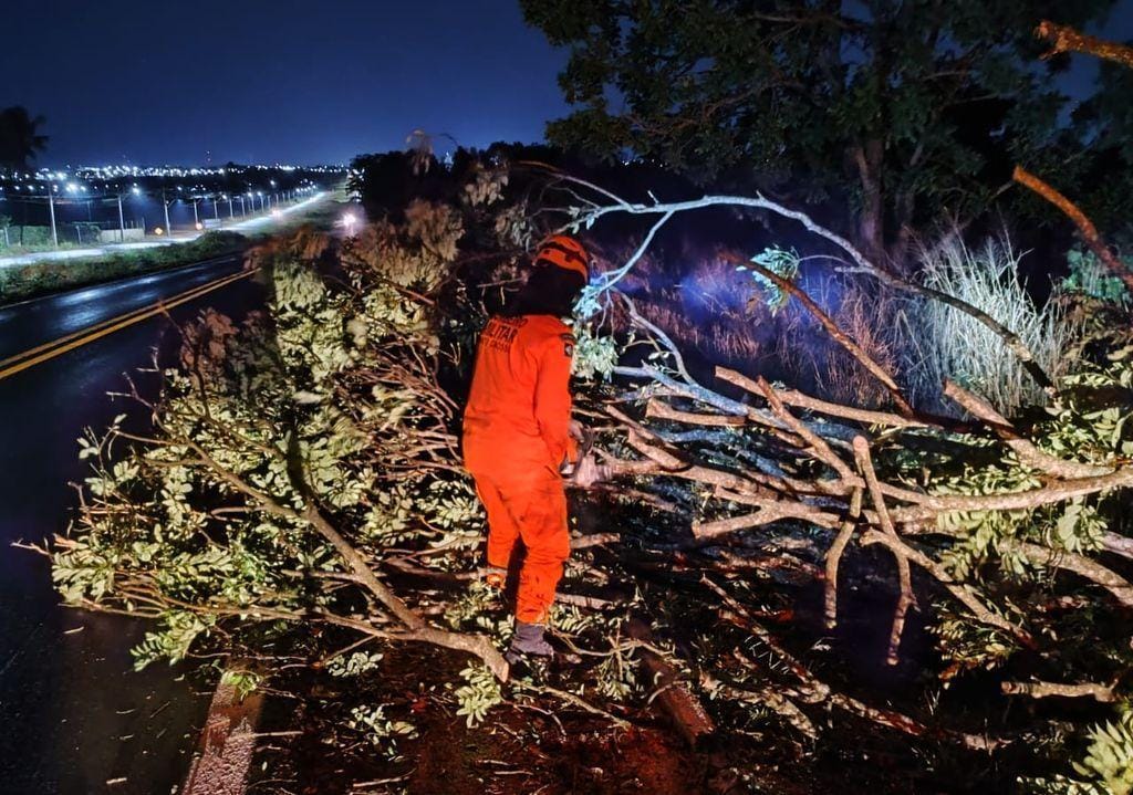 Corpo de Bombeiros de MT alerta para riscos no período chuvoso e reforça medidas de prevenção em residências e vias públicas