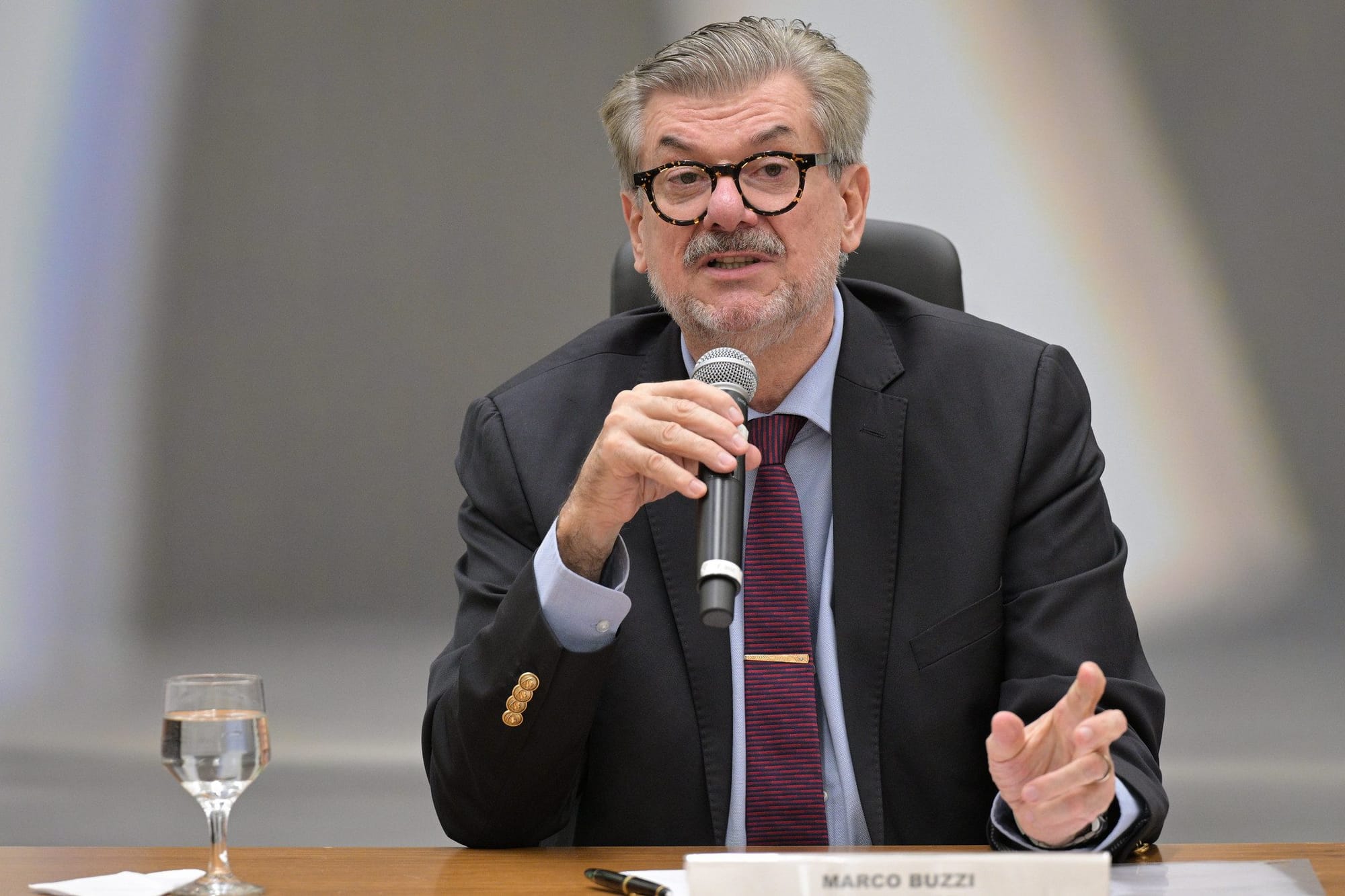 STJ afasta cautelarmente ministro acusado de importunação sexual