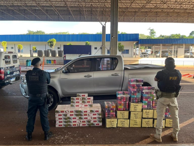 PRF e PM apreendem cigarros contrabandeados em Ivinhema (MS)