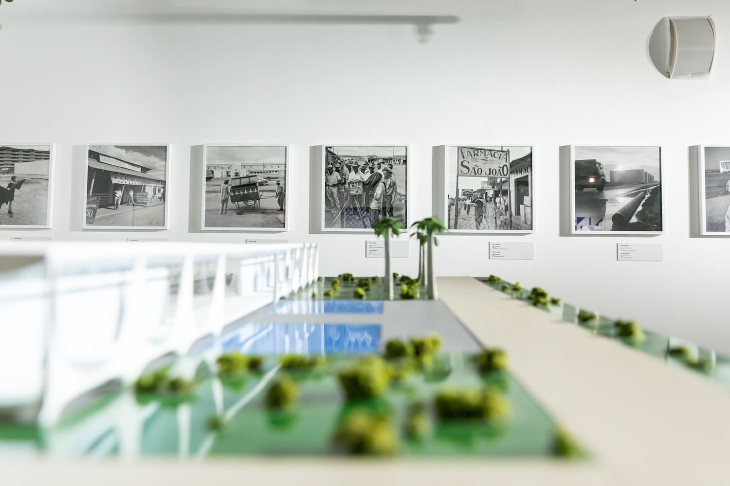 Exposição sobre a história e a arquitetura de Brasília chega a Paris neste mês