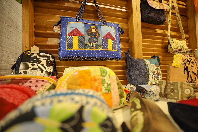 Criatividade que vira renda: nova loja colaborativa do projeto Cerrado Feminino amplia oportunidades para artesãs no DF