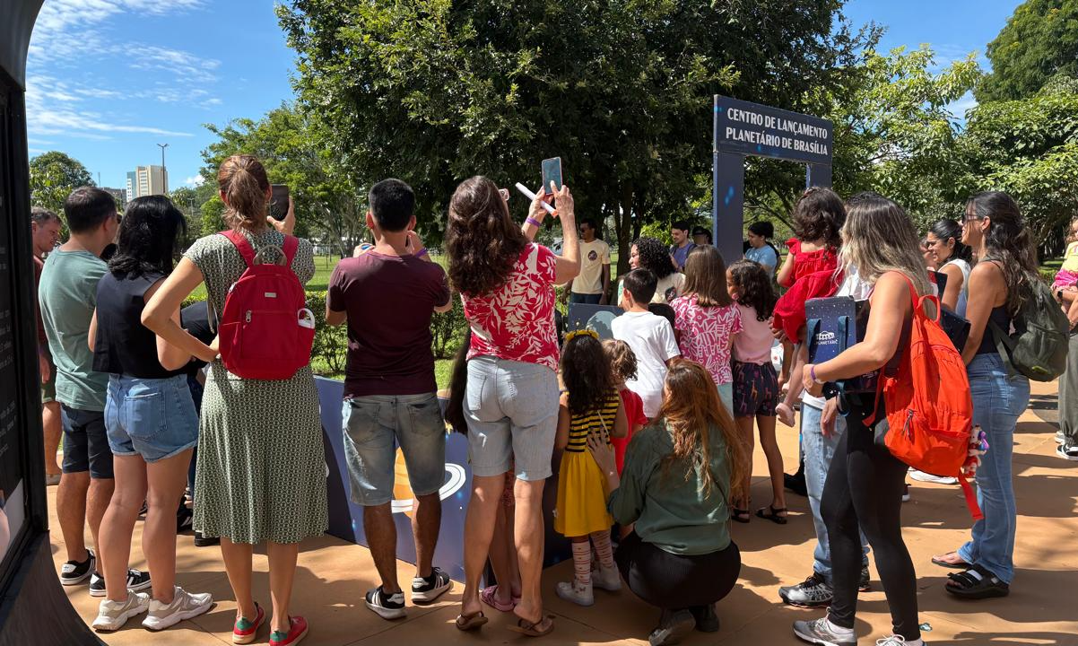 Planetário de Brasília comemora 52 anos com quase 2 mil visitantes em evento científico e familiar
