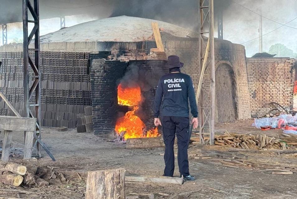 Polícia Civil incinera em Cáceres-MT 800 quilos de entorpecentes apreendidos na região de fronteira