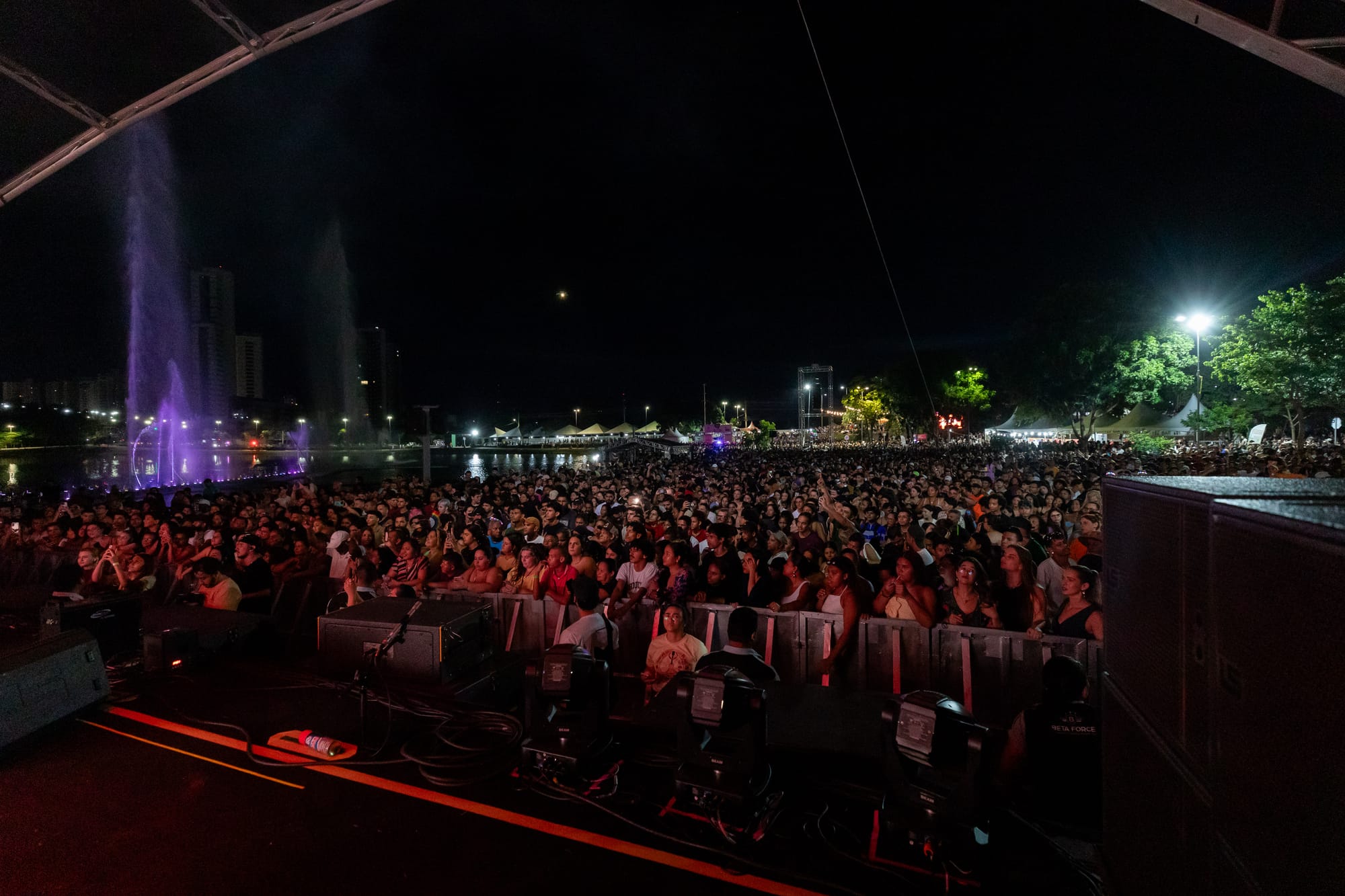 Mais de 60 mil pessoas celebram 307 anos de Cuiabá-MT em abertura histórica no Parque das Águas