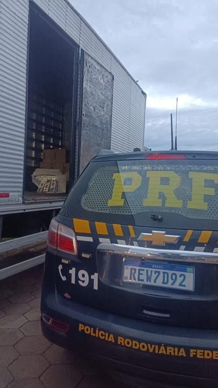 PRF apreende 20 mil maços de cigarros em Bataguassu (MS)