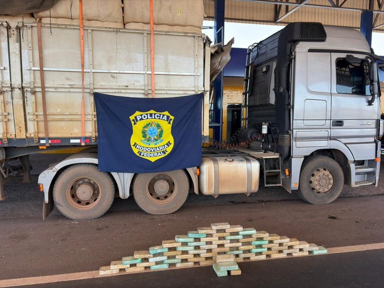 PRF apreende mais de 60 kg de droga na BR-070, em Barra do Garças (MT)