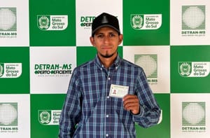 Detran habilita primeiro condutor de MS pela CNH do Brasil