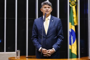 Baixa rejeição coloca José Medeiros em posição estratégica para disputa ao Senado em 2026