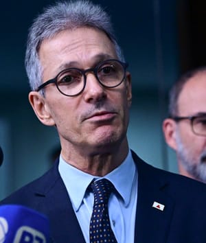 Kassab articula para levar Zema à vice-presidência na chapa de Flávio Bolsonaro em 2026