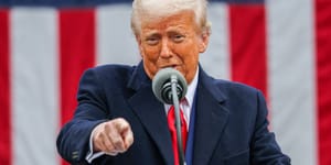 Trump Eleva Pressão Global: EUA Anunciam Tarifa de 25% para Países que Comerciarem com o Irã