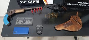Cavalaria da Polícia Militar prende faccionado com duas armas de fogo e munições em São José do Rio Claro-MT