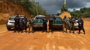 Forças de segurança apreendem mais de 540 quilos de cocaína e prende dois na fronteira