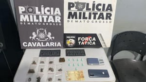 Cavalaria da Polícia Militar apreende 73 porções de drogas e prende dois suspeitos por tráfico