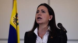 Descartada por Trump, Corina ataca Delcy e promete voltar à Venezuela