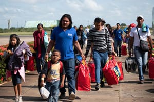 92% dos pedidos de refúgio no Brasil em 2025 foram de venezuelanos; Roraima e Amazonas são destinos preferidos