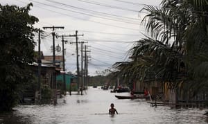 Cheia de rios amazônicos deixa 35 cidades em alerta e emergência