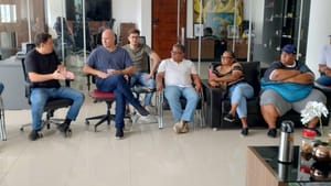 Prefeito de Cuiabá-MT reúne comerciantes de peixe e vereadores para discutir regularização do setor