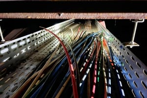 Aumento de pena busca conter furtos de cabos de energia que afetam serviços essenciais no DF