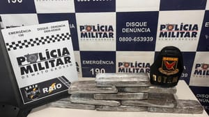 Polícia Militar de MT prende faccionado por tráfico de drogas e apreende nove tabletes de maconha