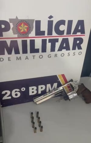 PM apreende revólver com oito munições e prende suspeito por porte ilegal
