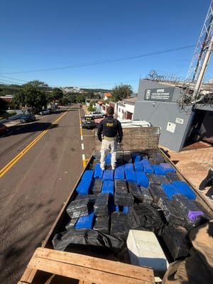 PRF apreende 2,8 toneladas de maconha e armas na BR-163