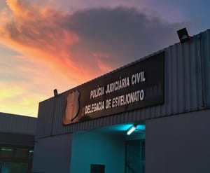 Polícia Civil de MT cumpre mandados contra profissionais da advocacia que prometiam decisões judiciais mediante pagamento