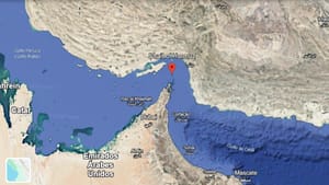 EUA Bombardeiam Costa do Irã para Reabrir Estreito de Ormuz