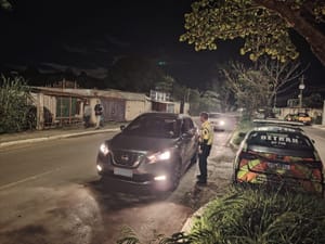 Fiscalização do DF autua 49 condutores alcoolizados no fim de semana