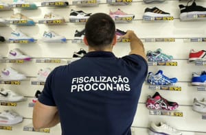 Mais de mil pares de tênis falsificados são apreendidos pelo Procon em Campo Grande-MS