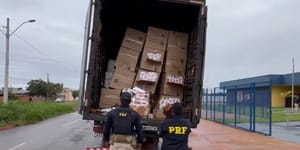 PRF e PM apreendem 50 mil maços de cigarros em Batayporã (MS)