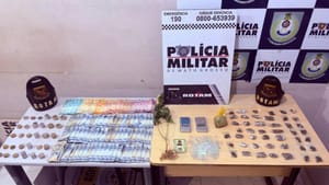 Polícia Militar prende cinco pessoas por tráfico de drogas em bairros de Cuiabá-MT
